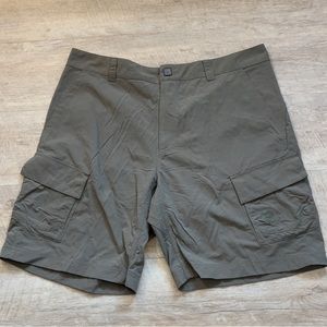 Mountain Hardwear Men’s Nylon Cargo Shorts Size 38